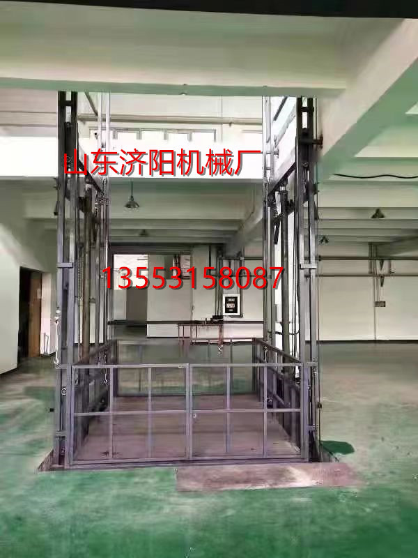 导轨式升降货梯（点击查看）